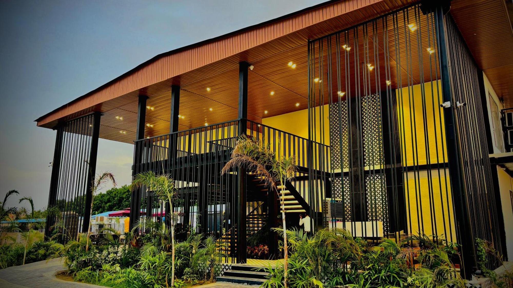 Vintclub Resort Lucknow Eksteriør bilde